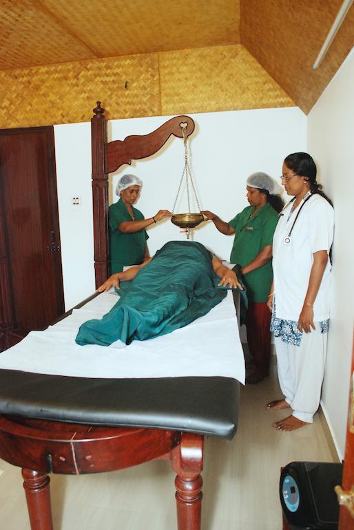 קובאלאם Chakra Ayurvedic Resort מראה חיצוני תמונה