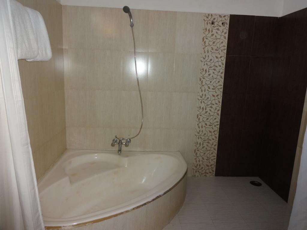 קובאלאם Chakra Ayurvedic Resort מראה חיצוני תמונה